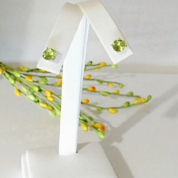 Peridot 1.5 cttw 6 mm Earrings Round Post Sterling Silver - Picture 1 of 3